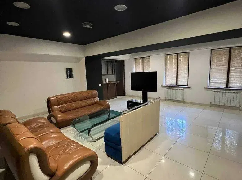 Ижарага берилади тижорат биноси, 135 м², 1/5 қават — Мирзо Улуғбек тумани
