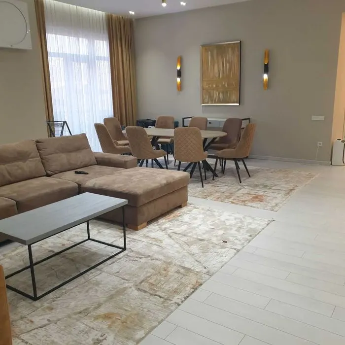 Сдаётся 4-комнатная квартира, 180 м², 7/8 этаж — Мирабадский район