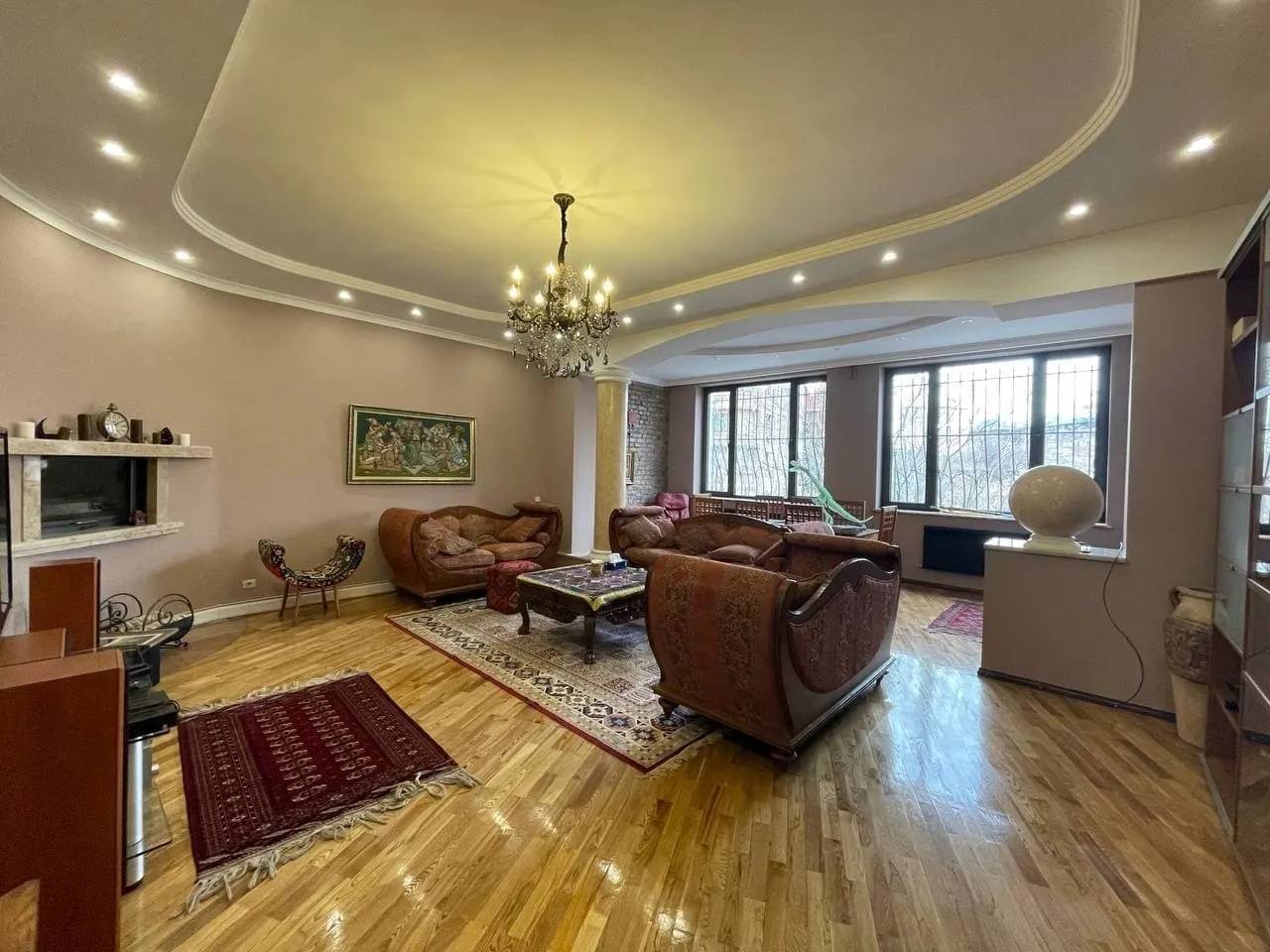 Сдаётся 4-комнатная квартира, 170 м², 4/5 этаж — Мирабадский район
