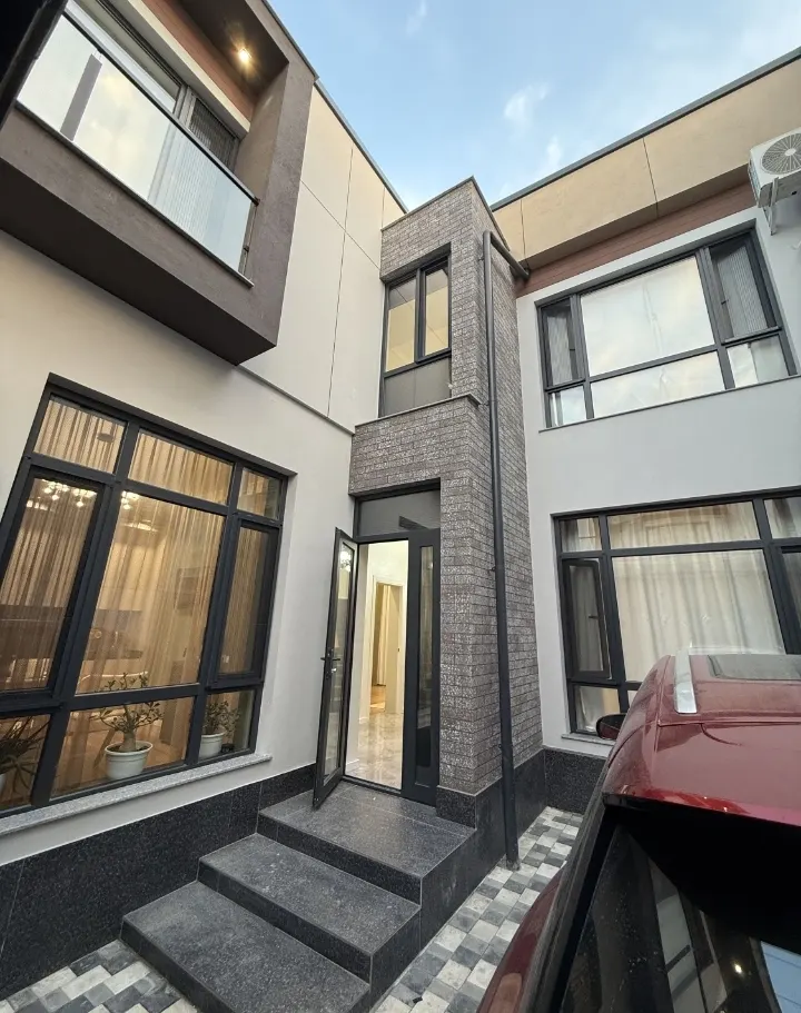 Sotiladi 5 xonali hovli uy, 1,2 sotix, 170 m², 2 qavatli — Sergeli tumani