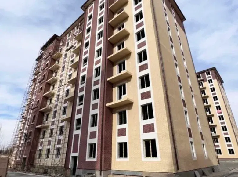 Sotiladi 2 xonali kvartira, 60 m², 1/9 qavat — Konimex tumani