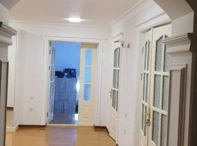 Сотилади 10 хонали квартира, 280 м², 2/9 қават — Мирзо Улуғбек тумани