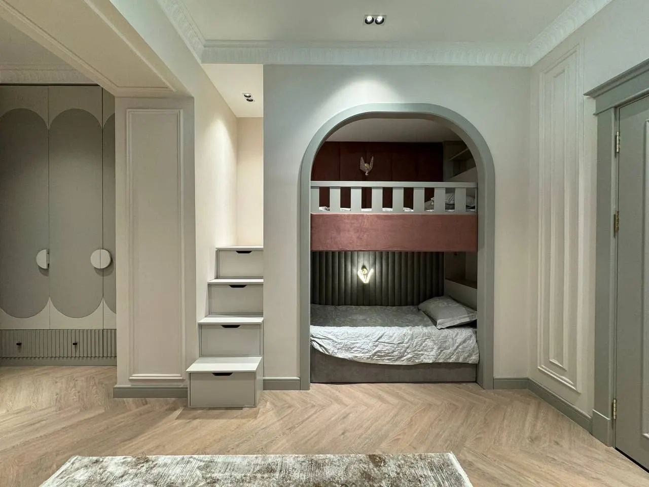 Сотилади 4 хонали квартира, 180 м², 2/5 қават — Мирзо Улуғбек тумани
