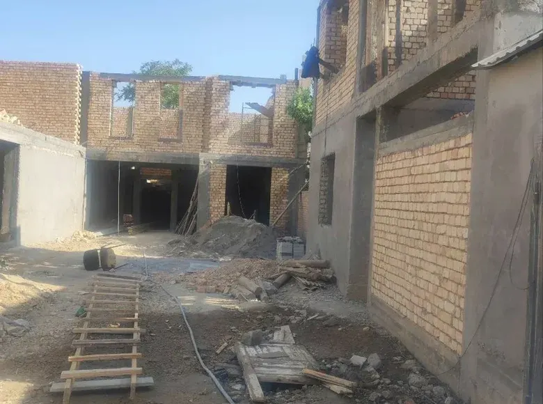 Сотилади 8 хонали ҳовли уй, 200 м² — Миробод тумани