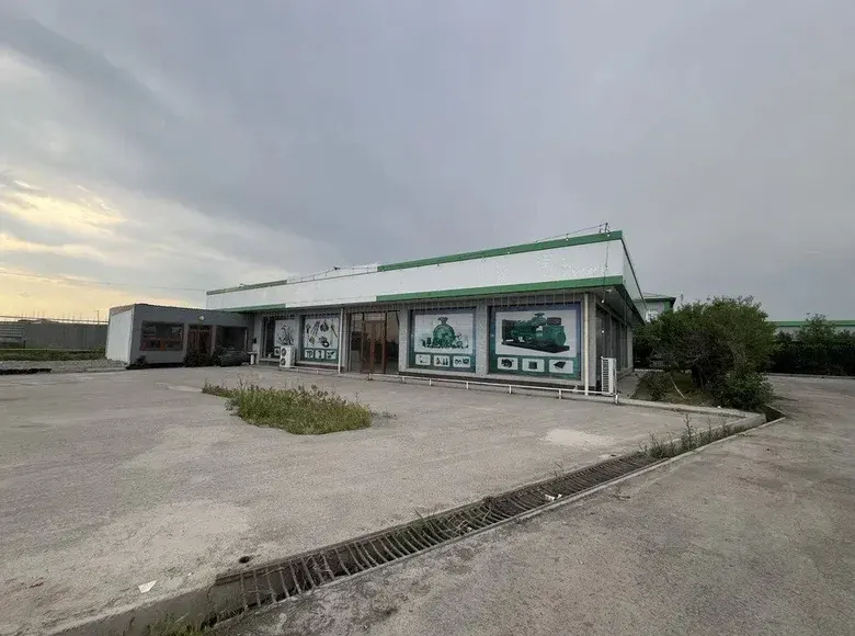 Sotiladi tijorat binosi, 3000 m², 27 sotix — Yangihayot tumani