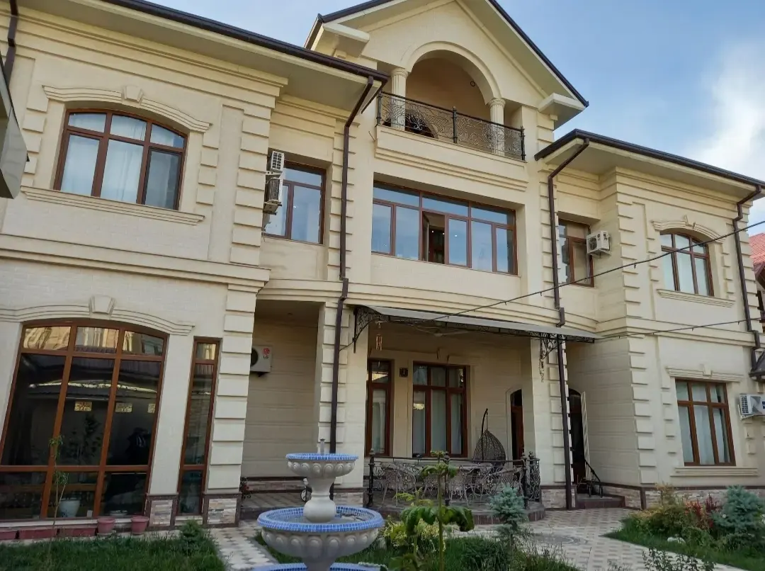 Sotiladi hovli uy, 6 sotix, 600 m², 4 qavatli — Yunusobod tumani