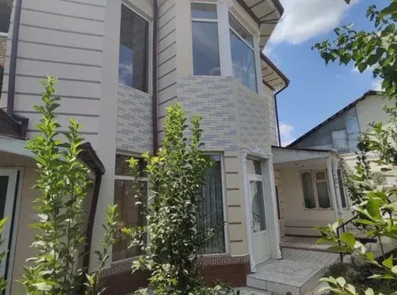 Sotiladi 7 xonali hovli uy, 3.5 sotix, 200 m² — Yunusobod tumani