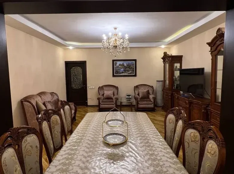 Сотилади 4 хонали квартира, 100 м², 1/9 қават — Мирзо Улуғбек тумани