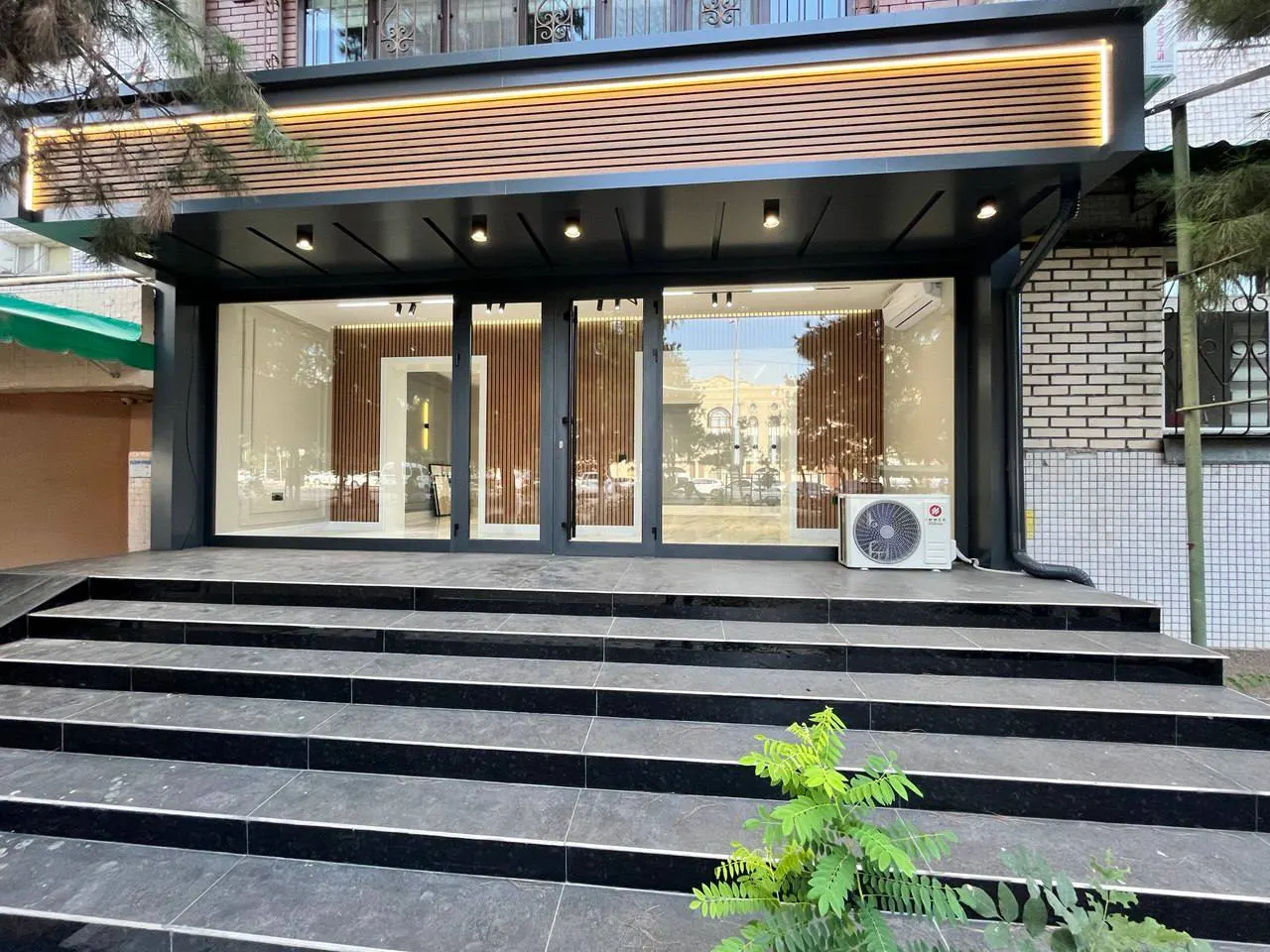 Ижарага берилади тижорат биноси, 90 м² — Юнусобод тумани