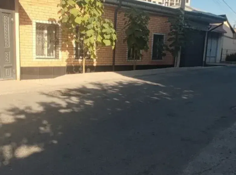 Sotiladi 4 xonali hovli uy, 100 m² — Mirobod tumani