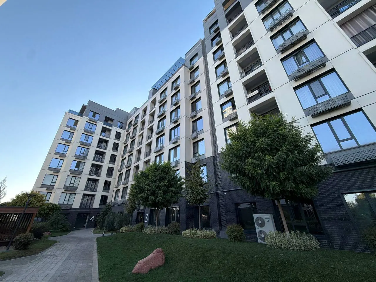 Сотилади 3 хонали квартира, 96 м², 4/8 қават — Мирзо Улуғбек тумани
