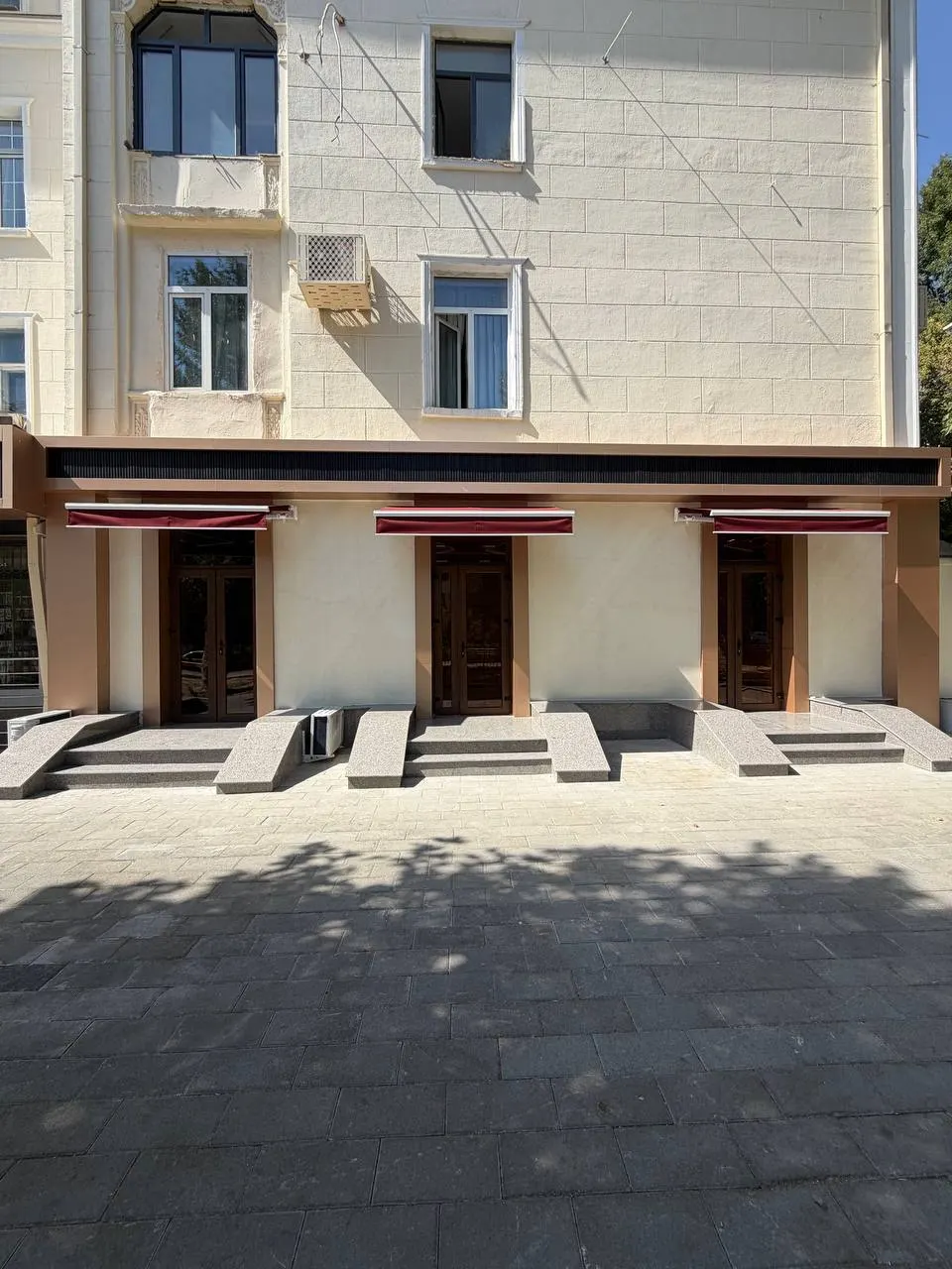 Сотилади тижорат биноси, 340 м² — Яккасарой тумани