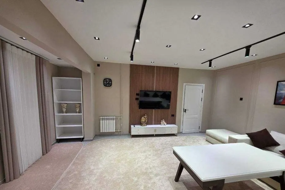 Сотилади 2 хонали квартира, 60 м², 1/9 қават — Яккасарой тумани