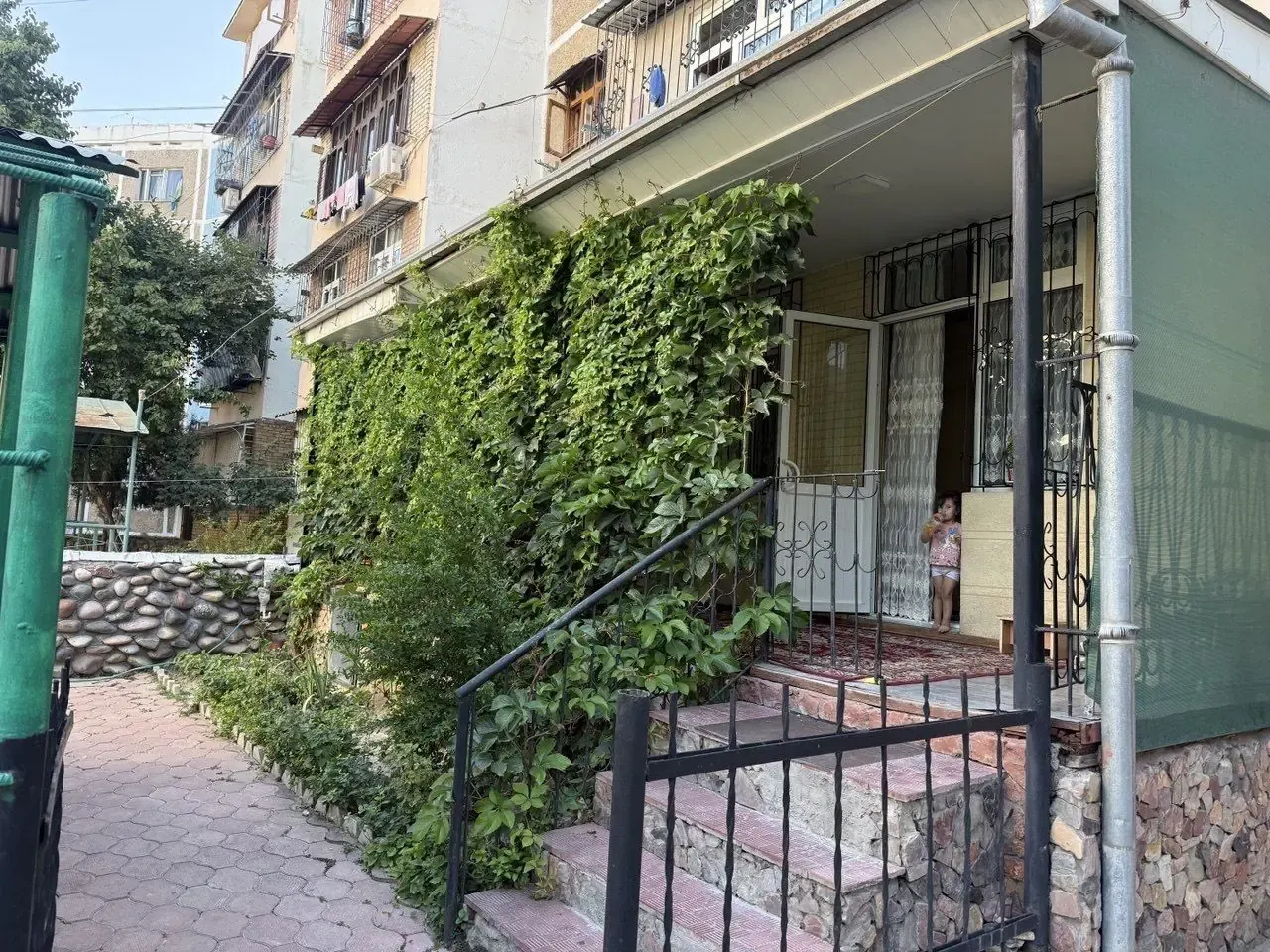 Sotiladi 5 xonali kvartira, 100 m², 1/5 qavat — Yunusobod tumani