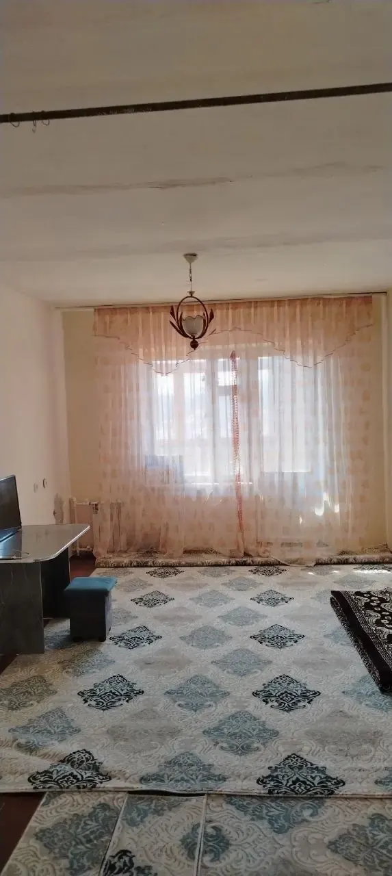 Продаётся 1-комнатная квартира, 45 м², 4/4 этаж — Чирчик