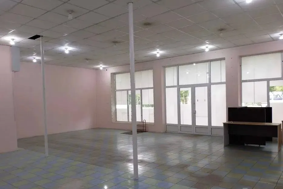 Sotiladi tijorat binosi, 150 m², 4.5 sotix — Yashnobod tumani