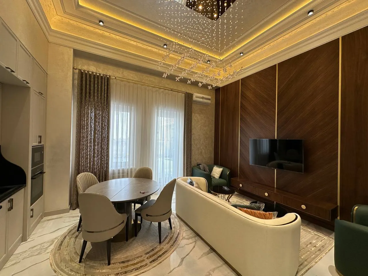 Сдаётся 4-комнатная квартира, 140 м², 5/8 этаж — Мирабадский район