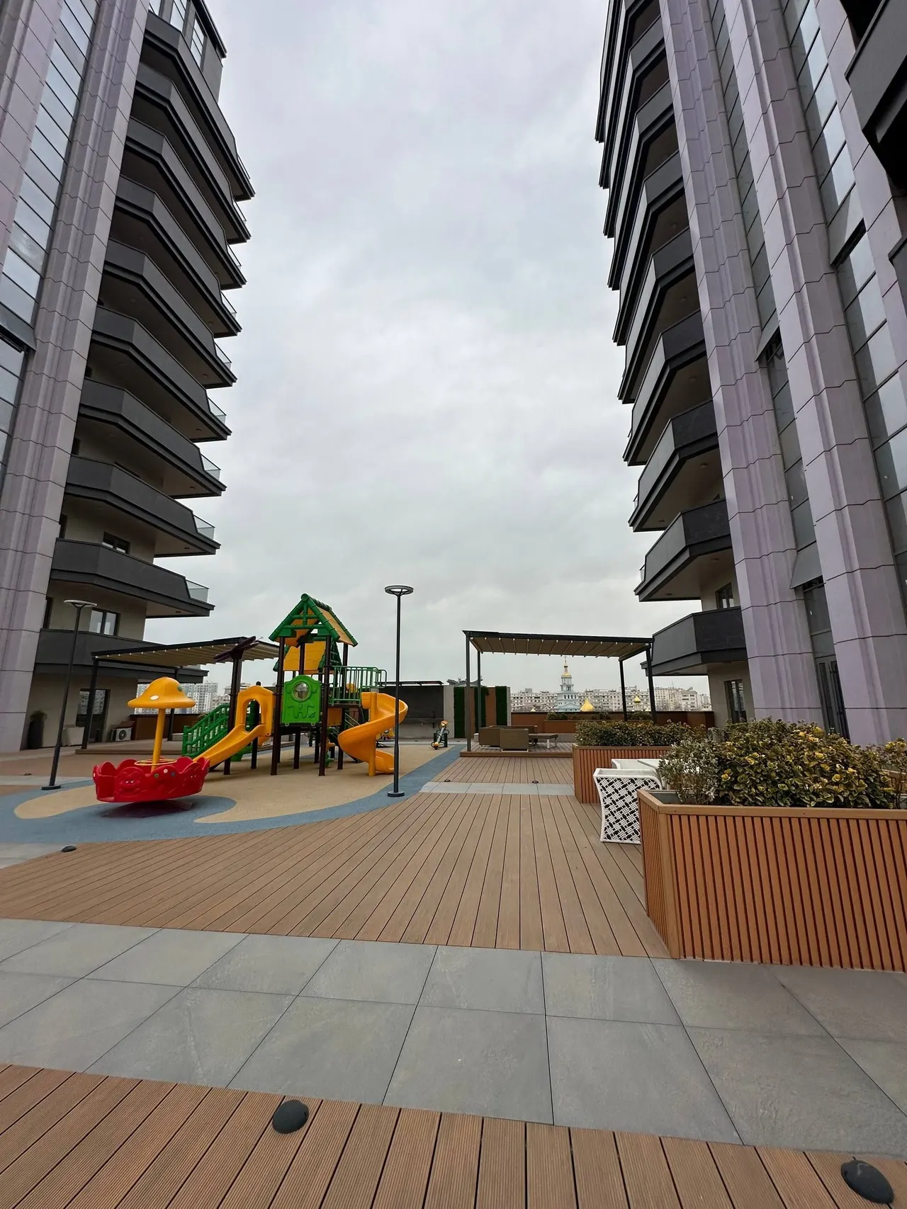 Sotiladi 3 xonali kvartira, 90 m², 6/13 qavat — Mirobod tumani