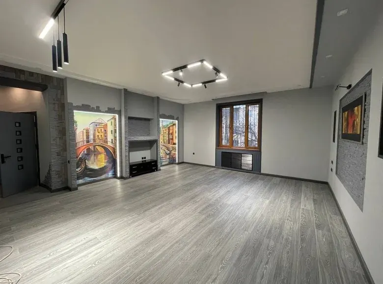 Sotiladi 4 xonali kvartira, 128 m², 3/3 qavat — Mirobod tumani