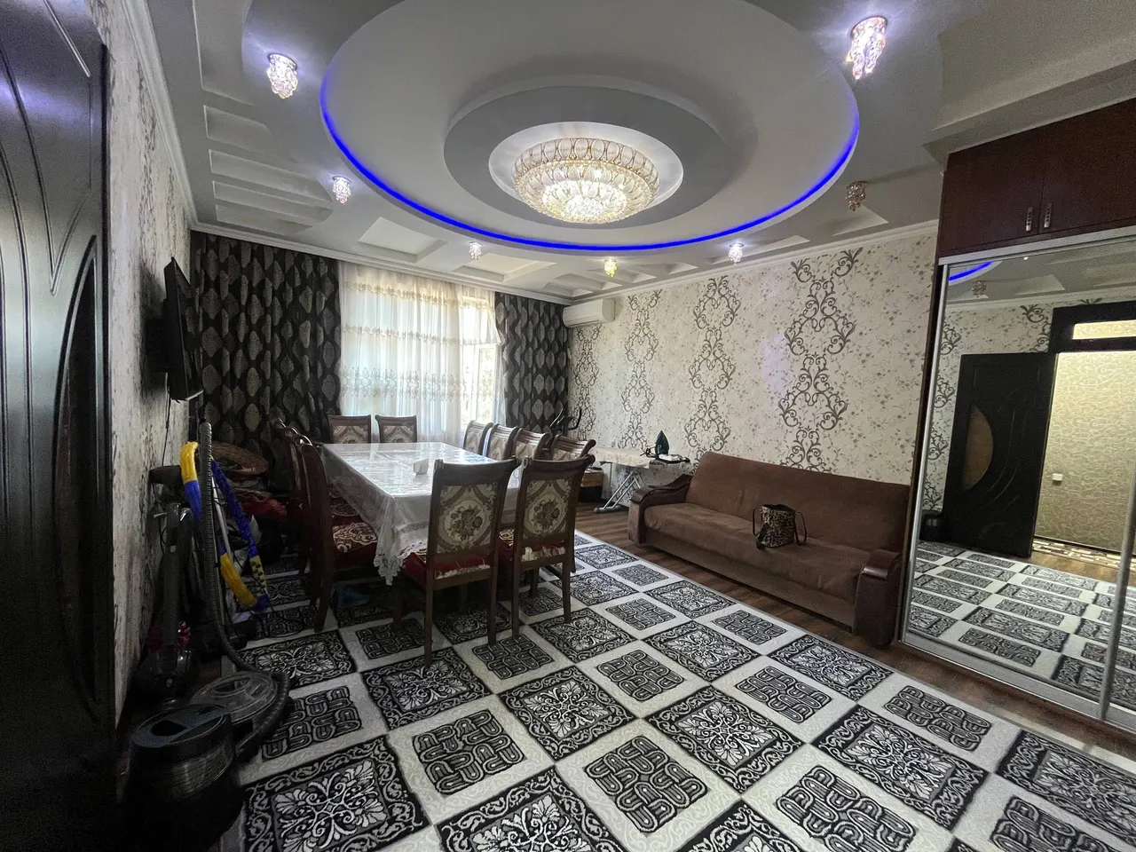 Продаётся 3-комнатная квартира, 65.6 м², 2/4 этаж — Мирабадский район