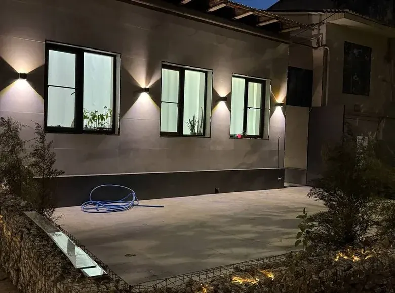 Sotiladi 6 xonali hovli uy, 1.1 sotix, 220 m² — Mirzo Ulugʻbek tumani