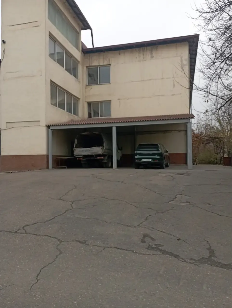 Ijaraga beriladi tijorat binosi, 1000 m², 300 sotix, 1/3 qavat — Chilonzor tumani