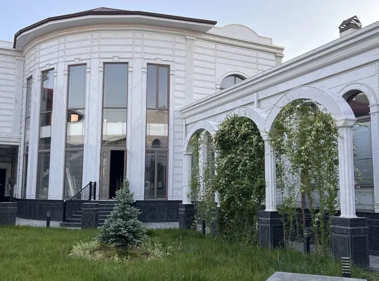 Сотилади 14 хонали ҳовли уй, 12 сотих, 1200 м² — Юнусобод тумани