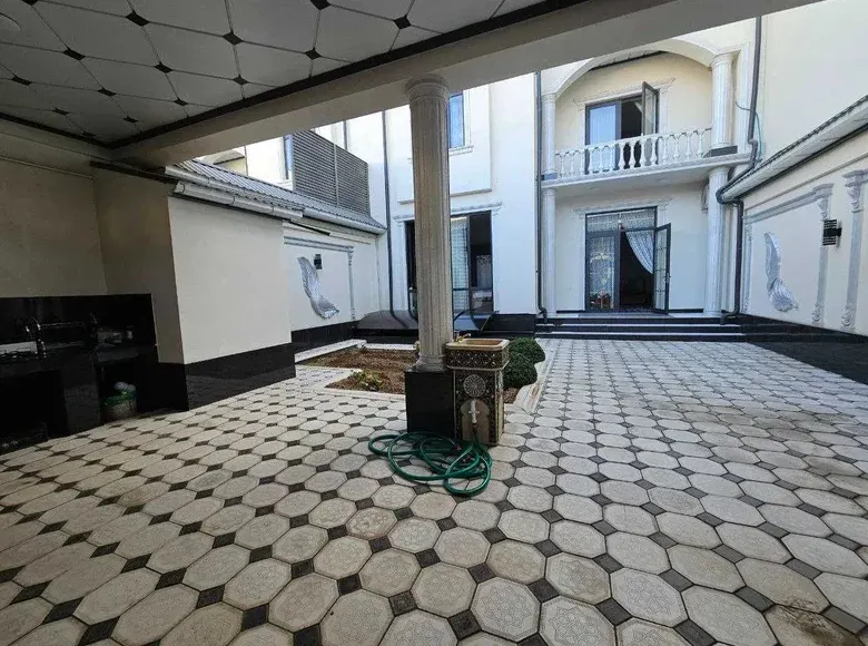 Sotiladi 5 xonali hovli uy, 2.5 sotix, 220 m², 1/2 qavat — Sergeli tumani