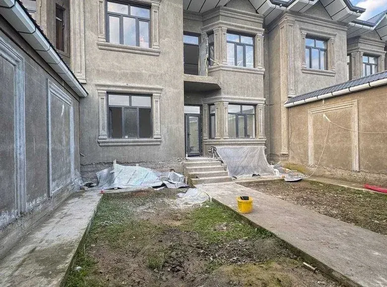 Сотилади 6 хонали ҳовли уй, 2.5 сотих, 300 м² — Сергели тумани