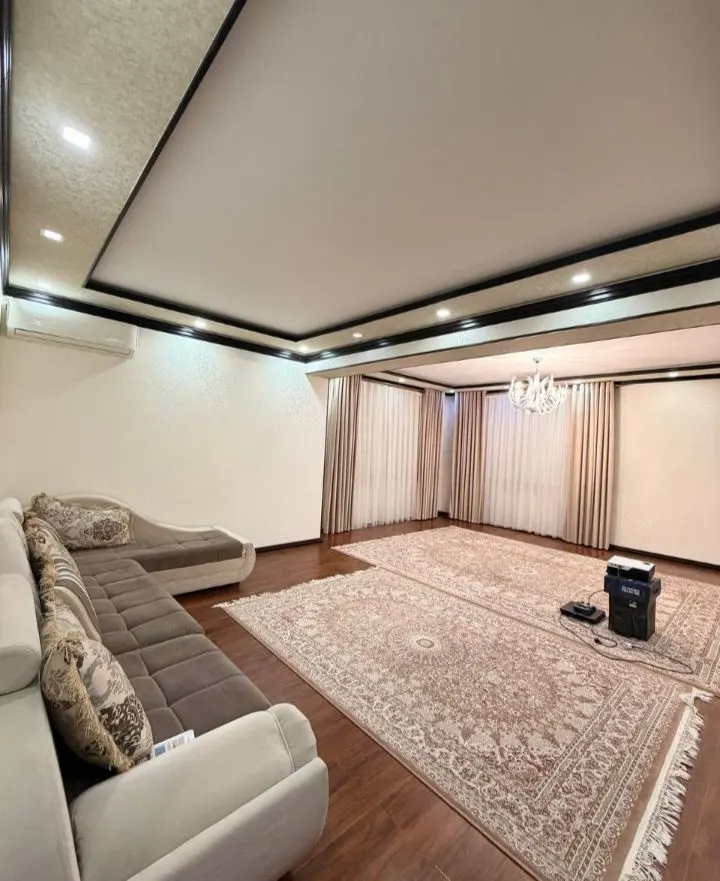 Сотилади 5 хонали ҳовли уй, 2 сотих, 2000 м² — Юнусобод тумани