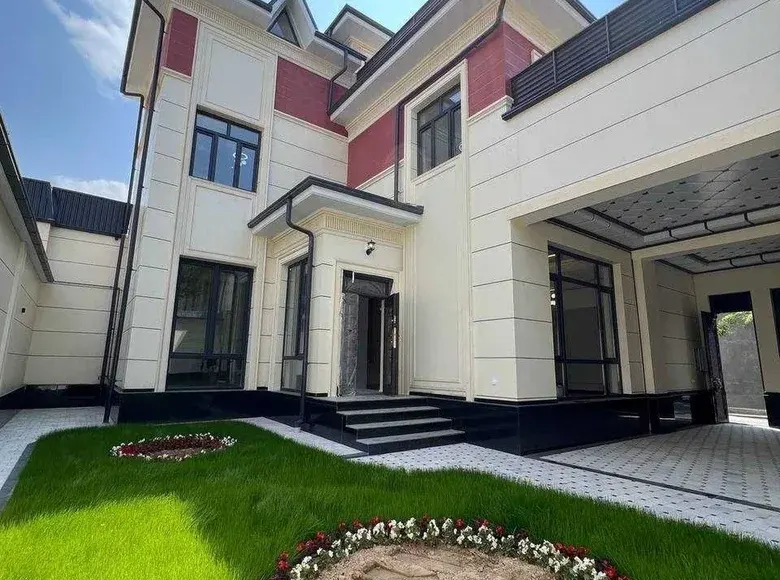 Сотилади 7 хонали ҳовли уй, 2.5 сотих, 350 м², 1/3 қават — Яккасарой тумани