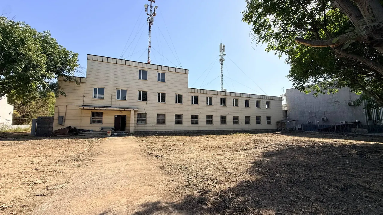 Сотилади тижорат биноси, 1200 м², 41 сотих — Юқоричирчиқ тумани