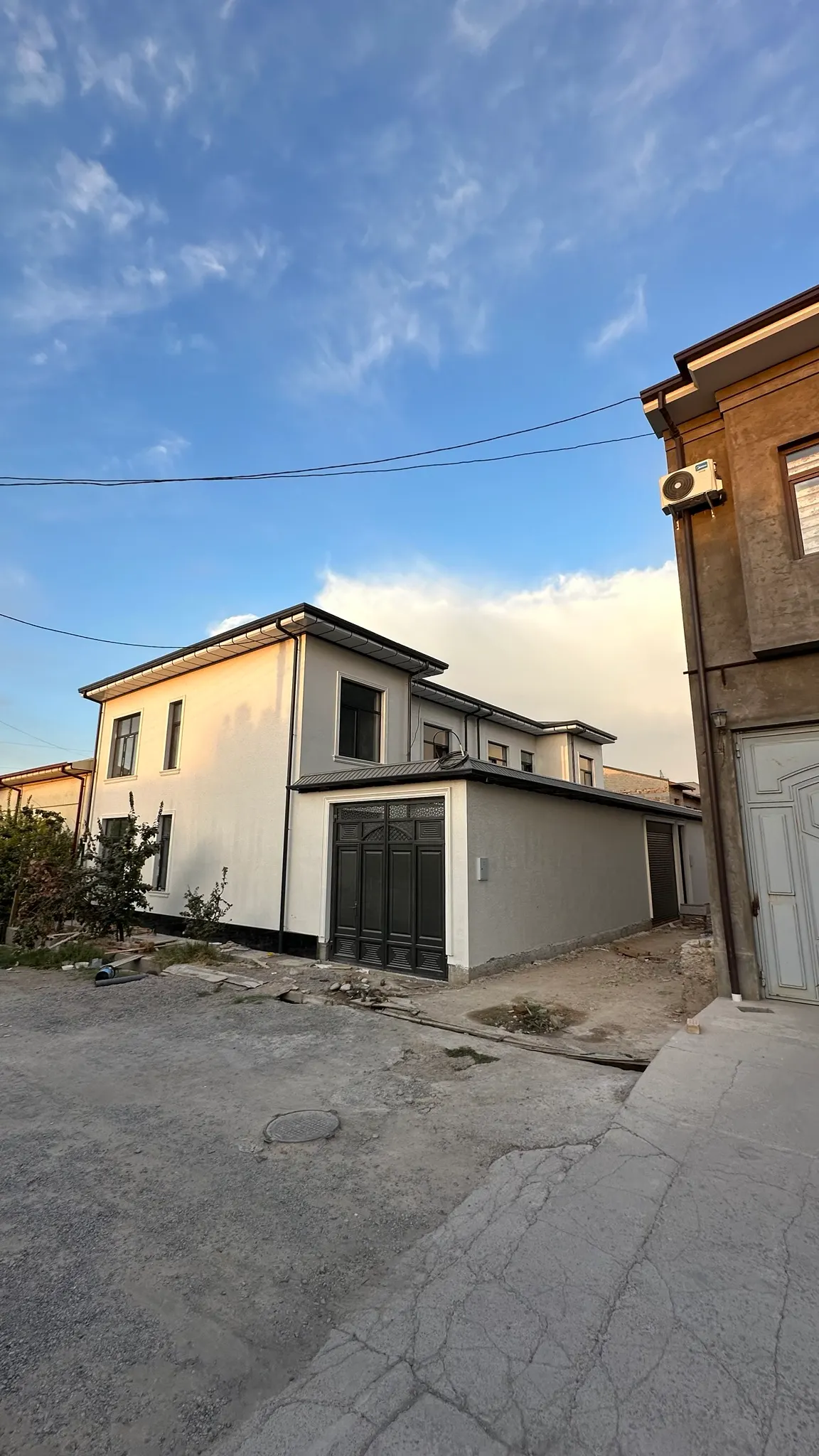 Сотилади ҳовли уй, 2 сотих, 180 м², 2 қаватли — Тошкент тумани