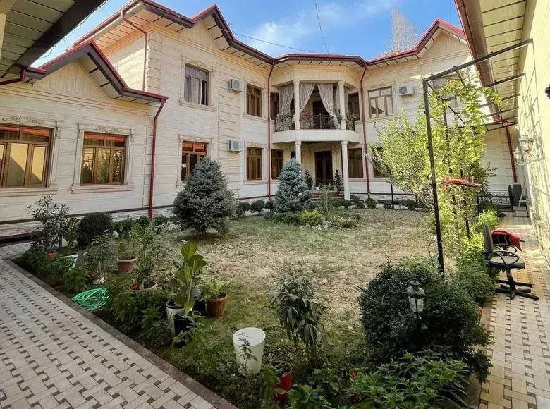 Сотилади 8 хонали ҳовли уй, 750 м² — Шайхонтоҳур тумани