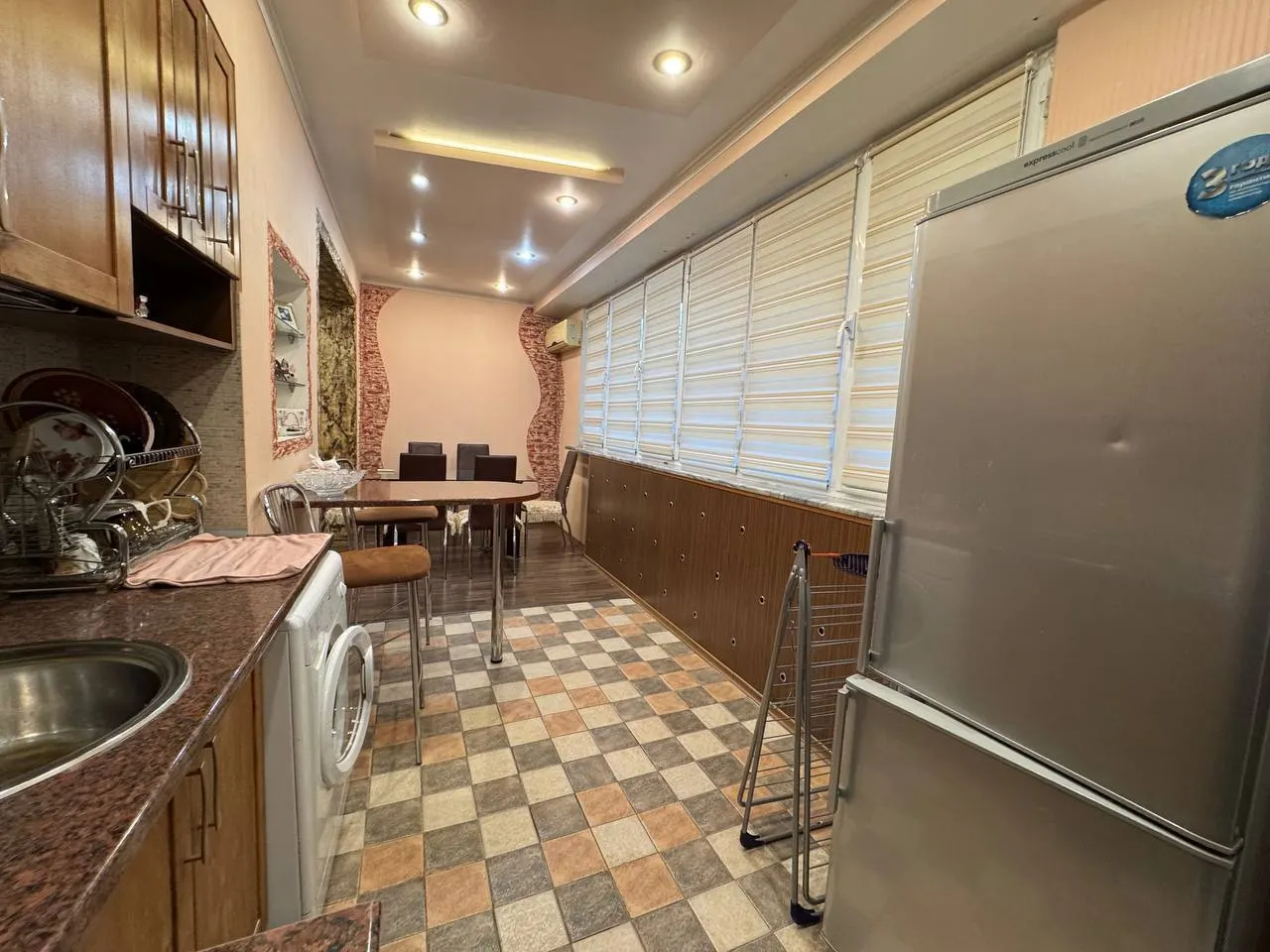 Сотилади 3 хонали квартира, 80 м², 2/4 қават — Мирзо Улуғбек тумани
