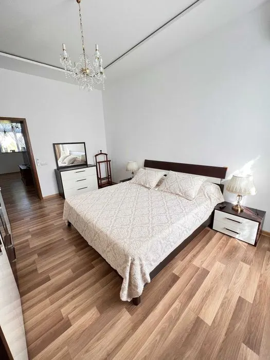 Сдаётся 2-комнатная квартира, 82 м², 4/8 этаж — Мирабадский район