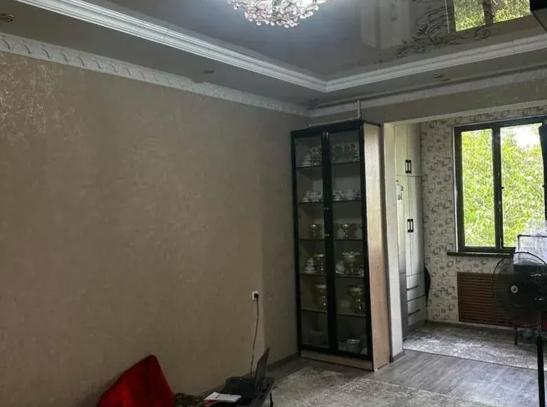 Продаётся 1-комнатная квартира, 52 м², 3/4 этаж — Юнусабадский район