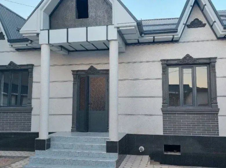 Sotiladi 4 xonali hovli uy — Toshkent tumani