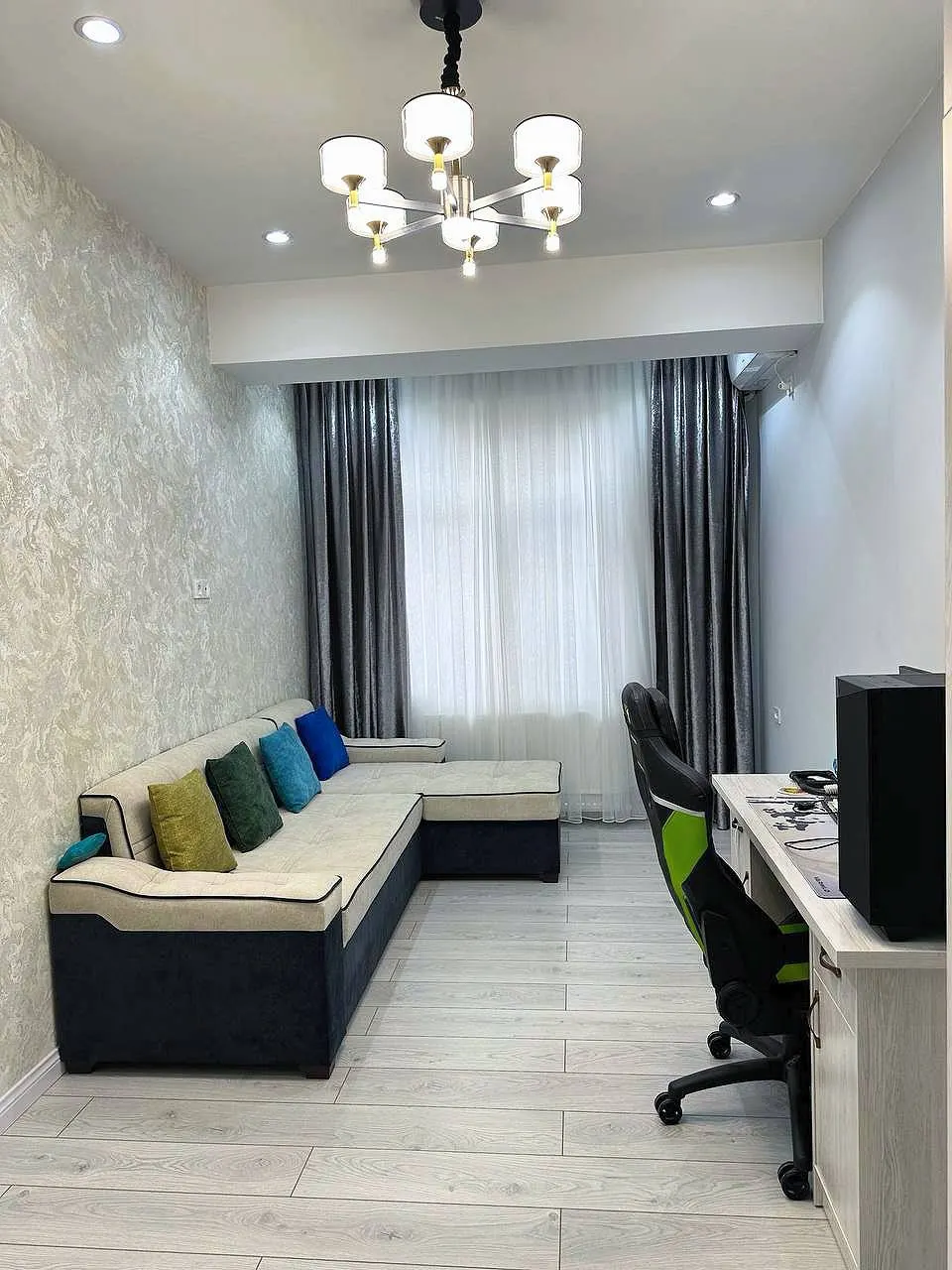 Sotiladi 4 xonali kvartira, 100 m², 3/9 qavat — Yakkasaroy tumani