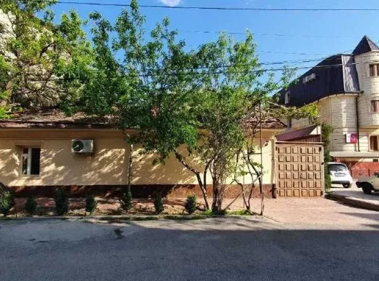 Сотилади 7 хонали ҳовли уй, 3 сотих, 190 м² — Миробод тумани