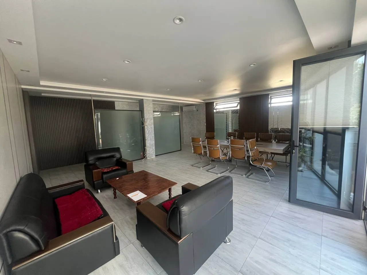 Ижарага берилади тижорат биноси, 65 м² — Тошкент тумани