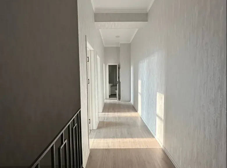 Продаётся 3-комнатная квартира, 70 м², 1/7 этаж — Юнусабадский район