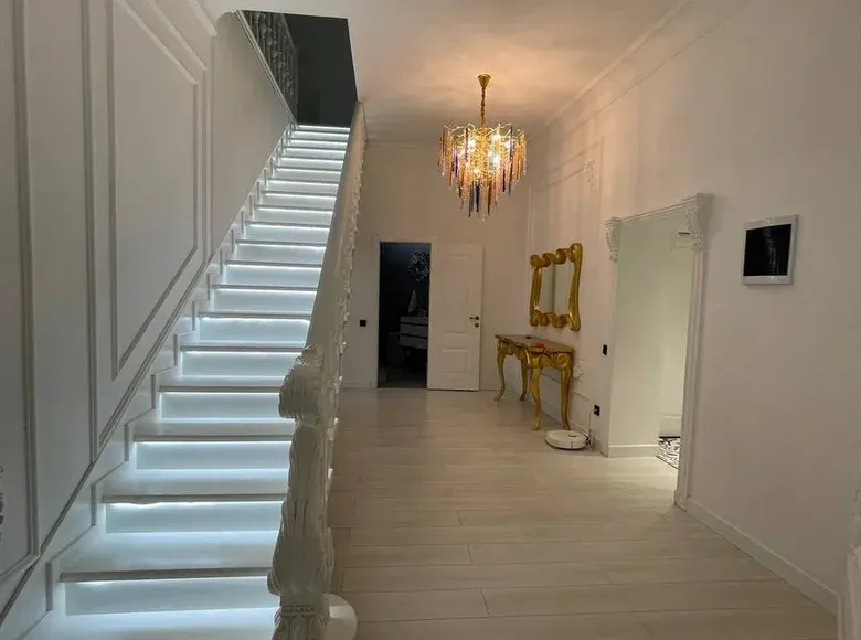 Продаётся 5-комнатная квартира, 410 м², 9/11 этаж — Юнусабадский район