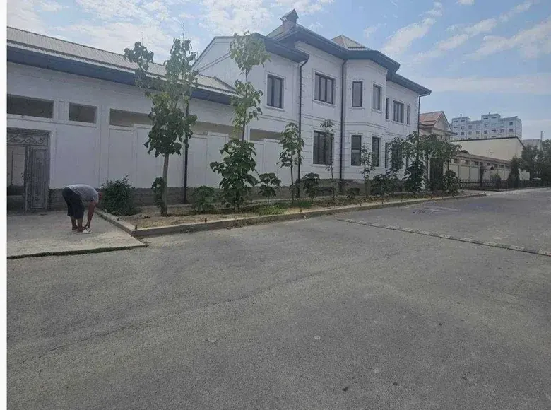 Sotiladi 7 xonali hovli uy, 6 sotix, 600 m² — Yashnobod tumani