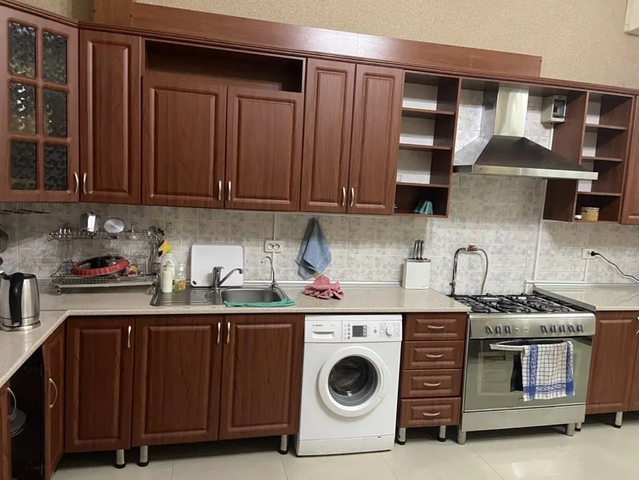 Сдаётся 6-комнатный дом, 2,2 сот., 220 м², 3 этажа — Мирзо-Улугбекский район