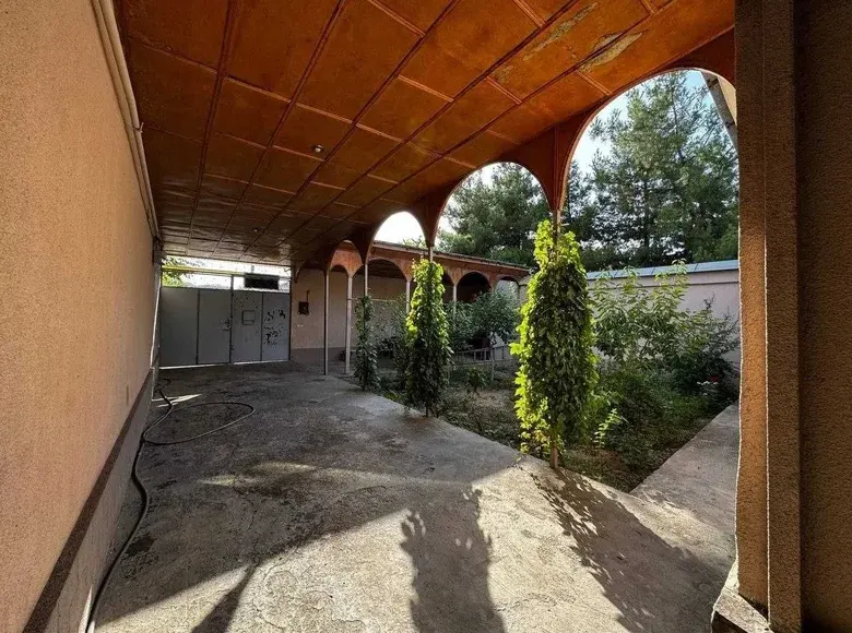 Сотилади 6 хонали ҳовли уй, 200 м² — Миробод тумани