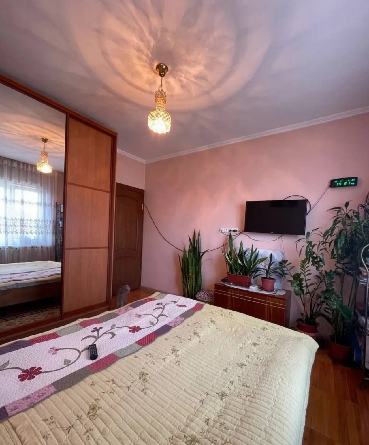Продаётся 4-комнатная квартира, 82 м², 4/5 этаж — Юнусабадский район