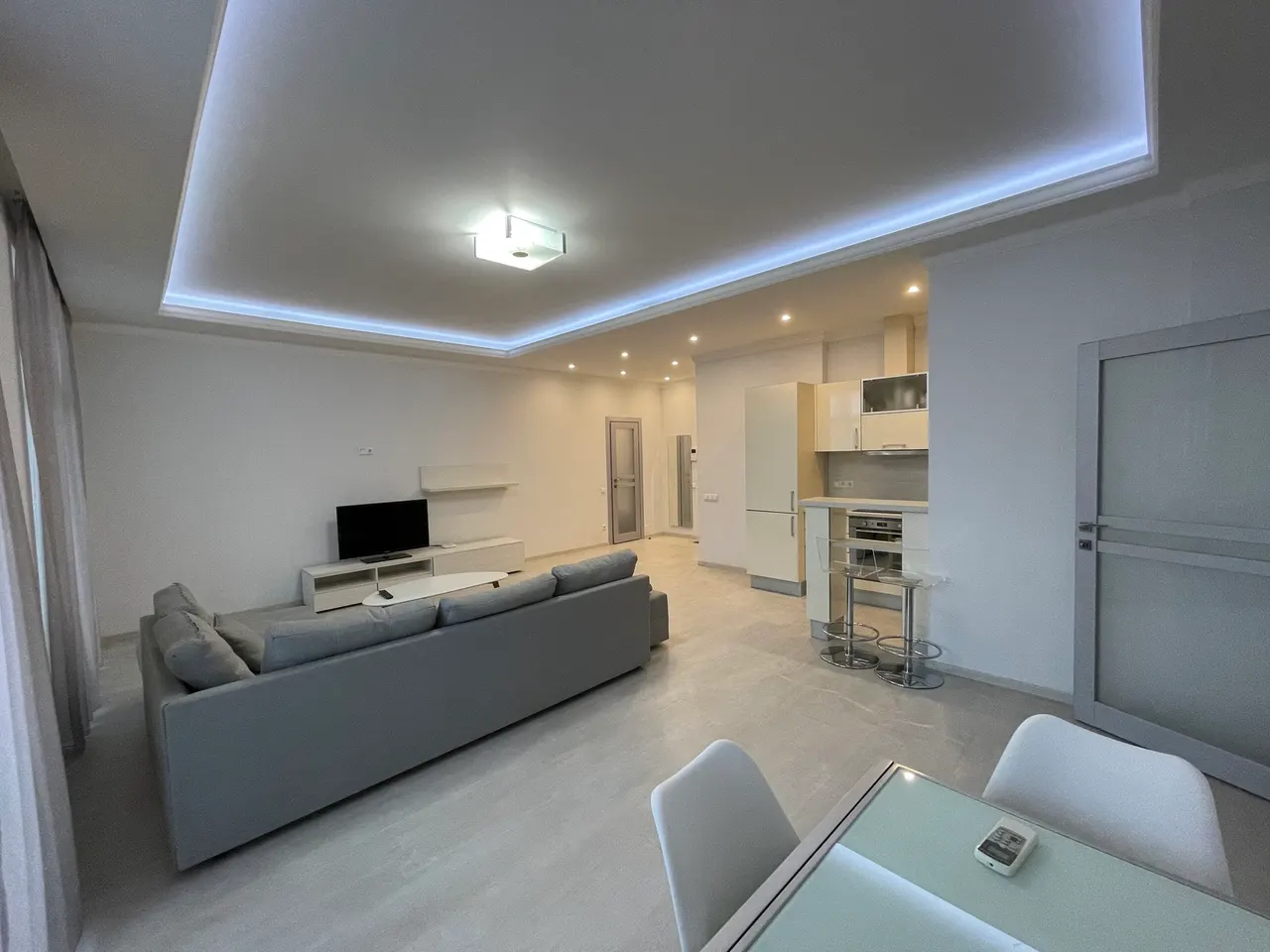 Ижарага берилади 2 хонали квартира, 90 м², 4/7 қават — Яккасарой тумани