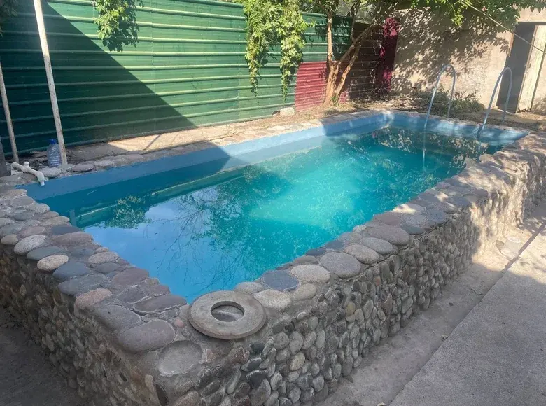 Sotiladi 2 xonali hovli uy, 60 m² — Qibray tumani