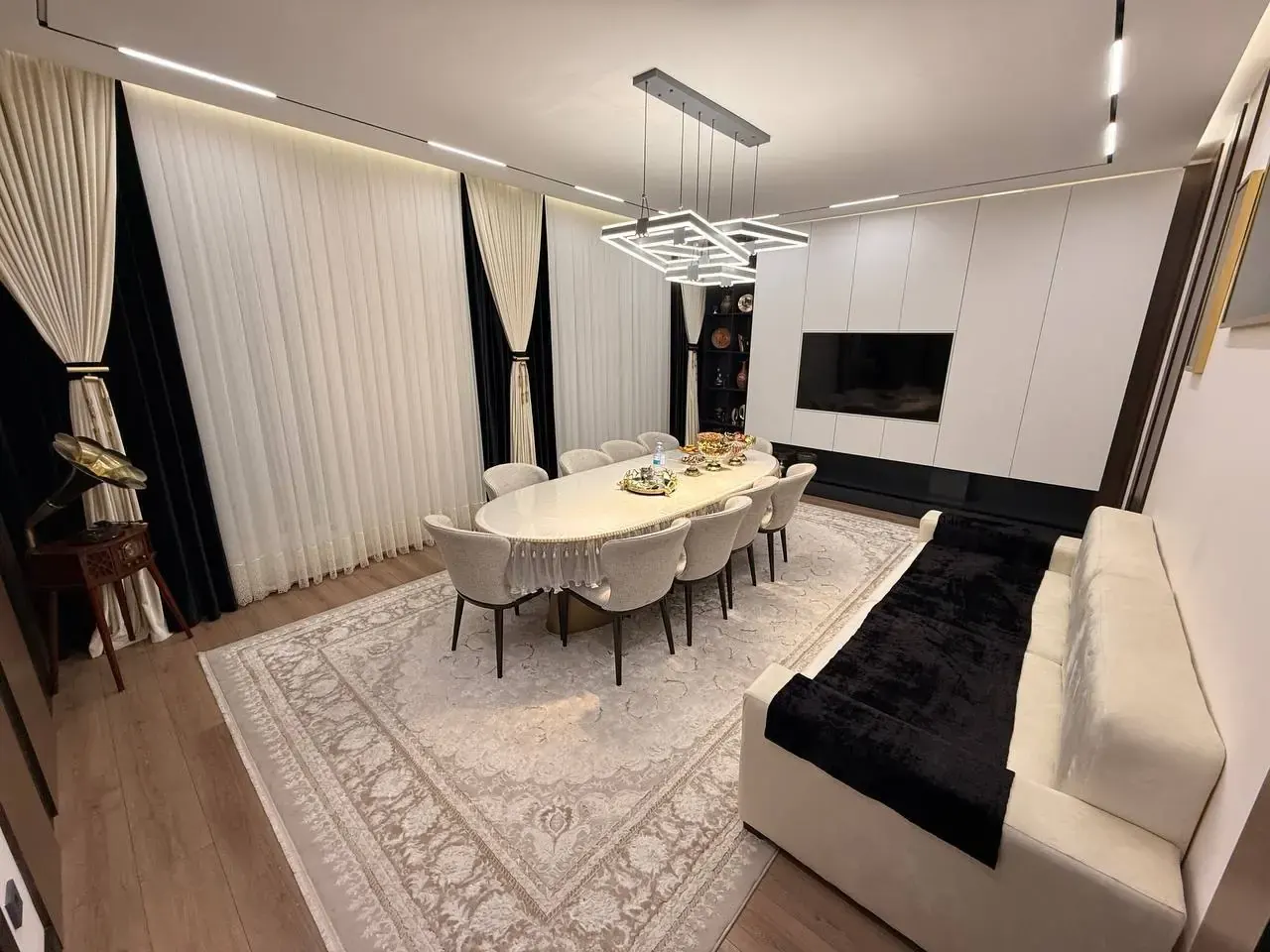 Сдаётся 7-комнатная квартира, 450 м², 1/2 этаж — Алмазарский район